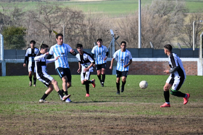 Liga Dorreguense: Porte&ntilde;o goleo en casa y Atletico Ventana no pudo en Coronel Dorrego (57 fotos)